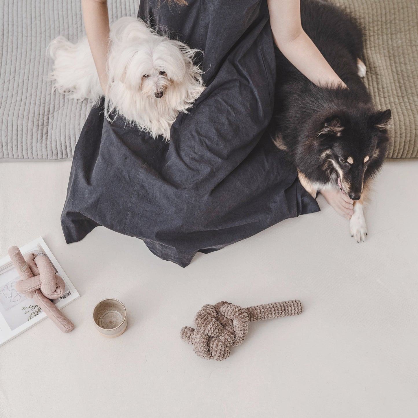 Nou® | Taupe mit Quietschern 