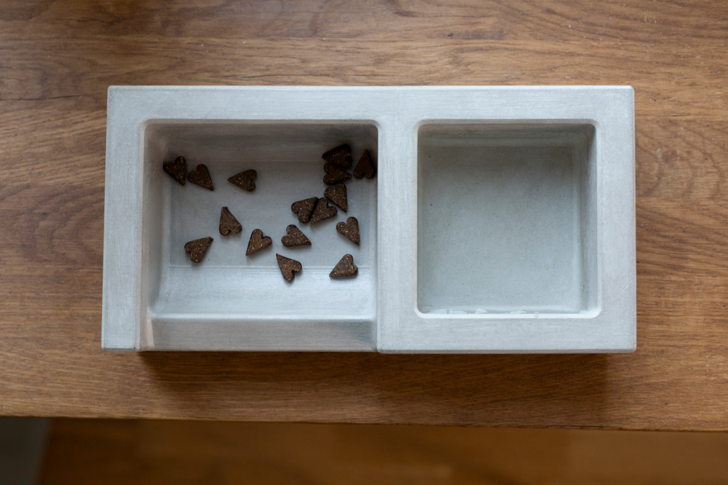 Hundefutterstation aus Beton