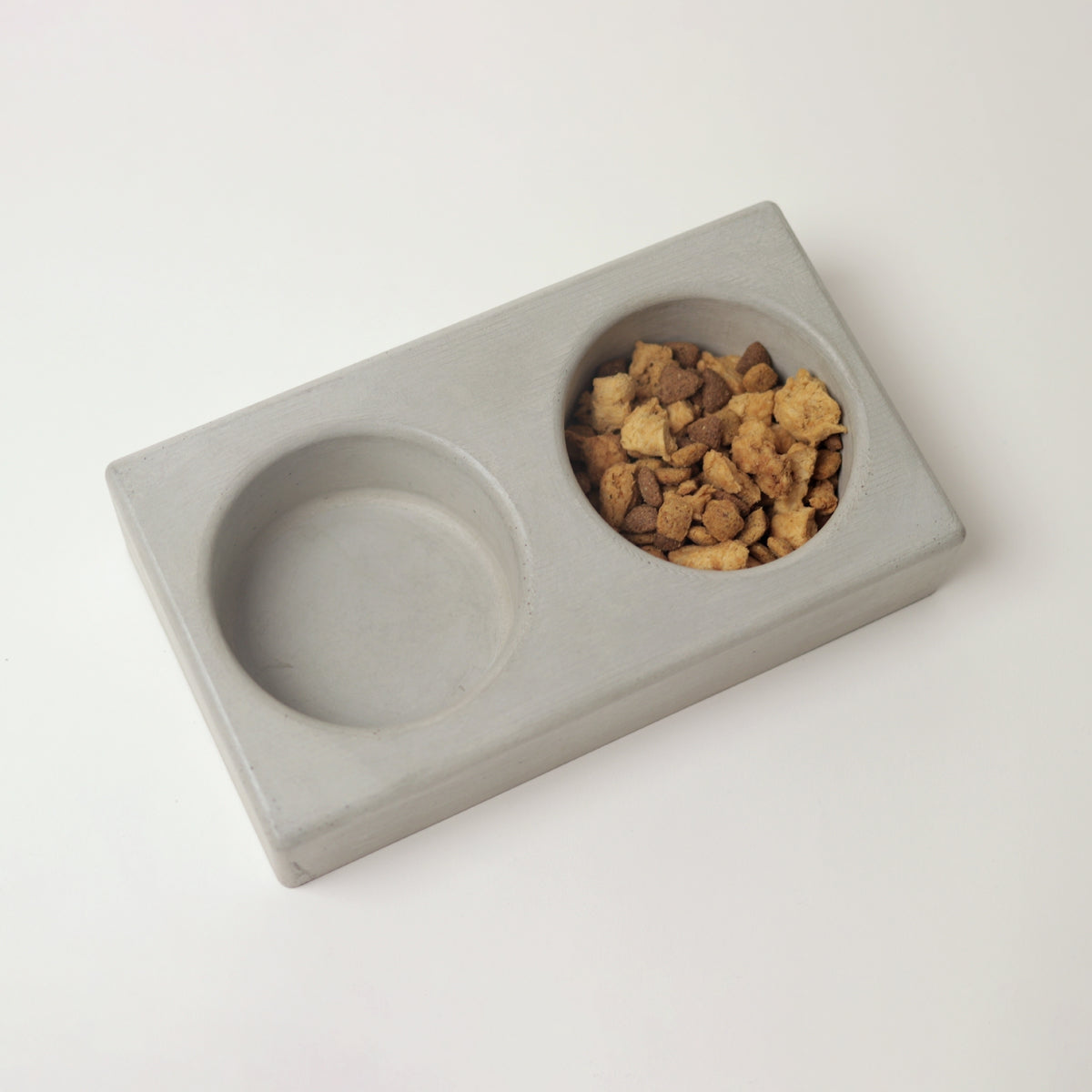 Concrete Dog Feeder Round